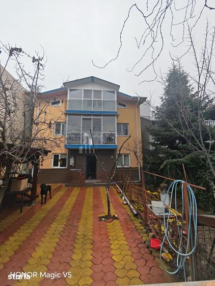 Casă cu 7 camere cu Teren 190 Mp în Progresul