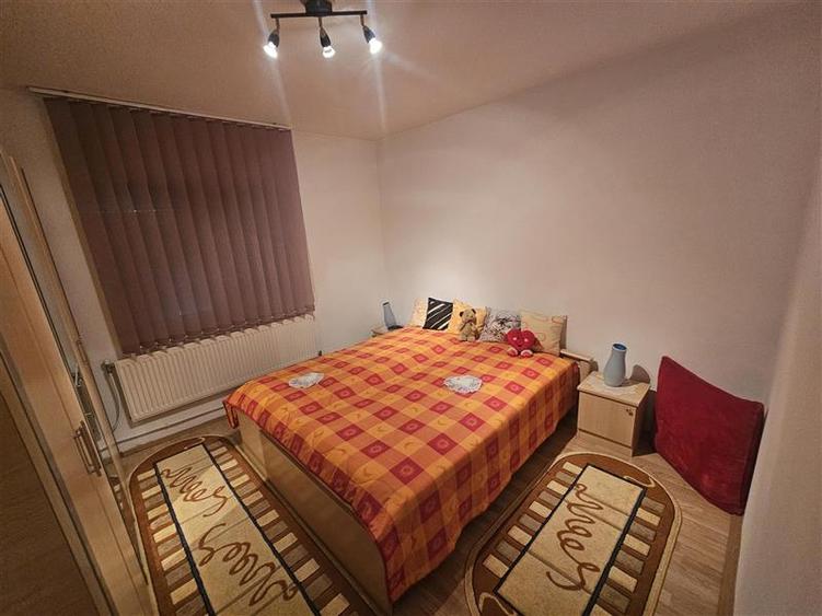 Apartament cu 3 camere decomandat, mobilat în Micro IV