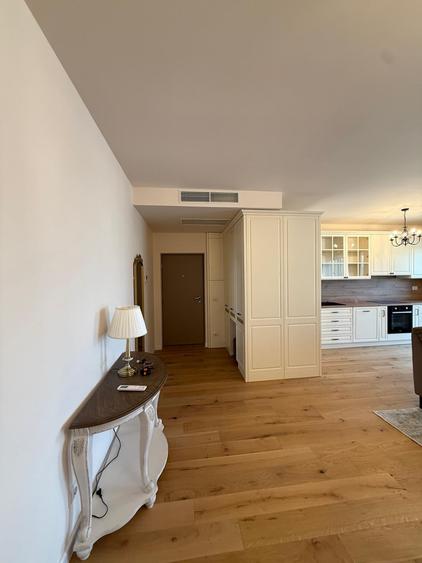 Apartament cu 4 camere decomandat, mobilat în Băneasa