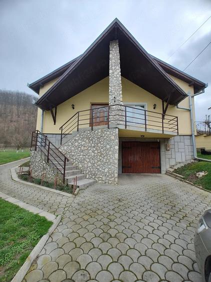 Casă cu 2 camere cu Teren 3103 Mp în Leșnic