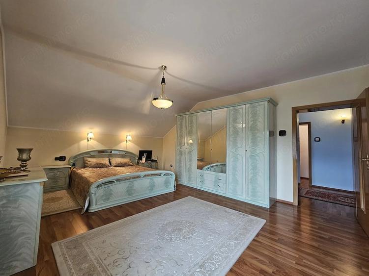 Casă cu Teren 1159 Mp în Zăvoi