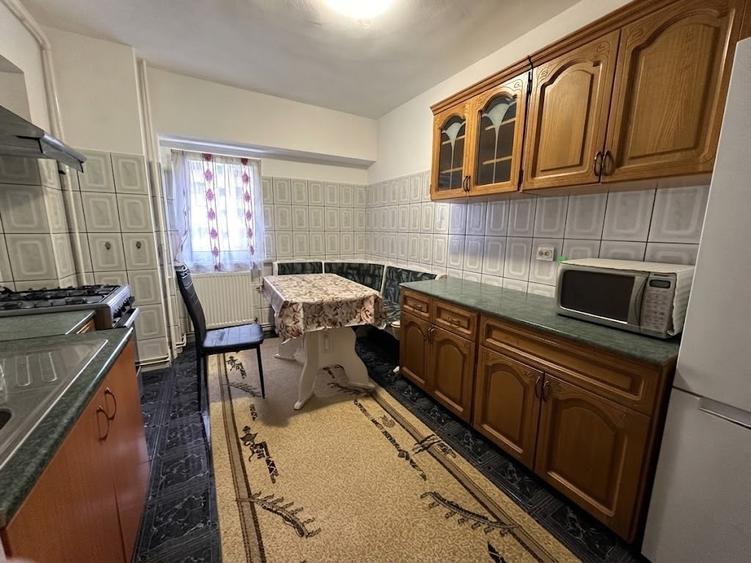 Apartament cu 3 camere decomandat în Răcădău