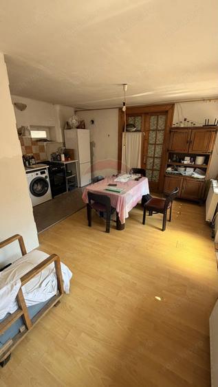 Casă cu 5 camere cu Teren 1400 Mp în Vale