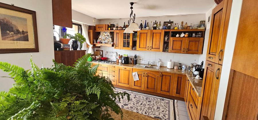 Apartament cu 4 camere decomandat în Barbu Văcărescu