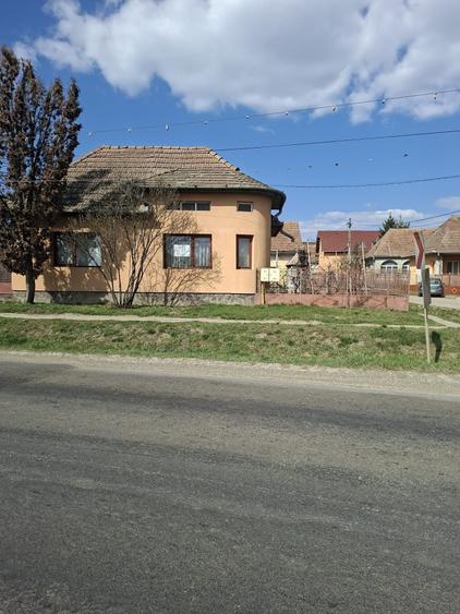 Casă cu 4 camere în Leordeni
