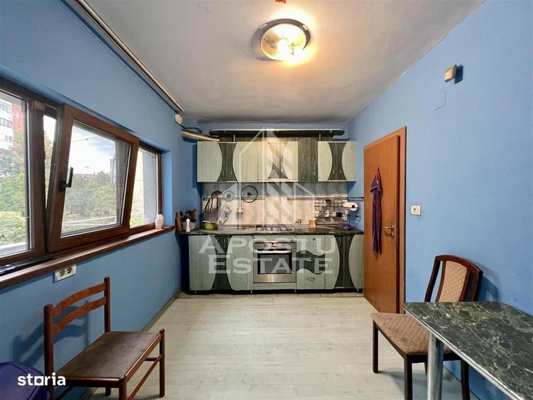 Casă cu 4 camere în Dorobanților