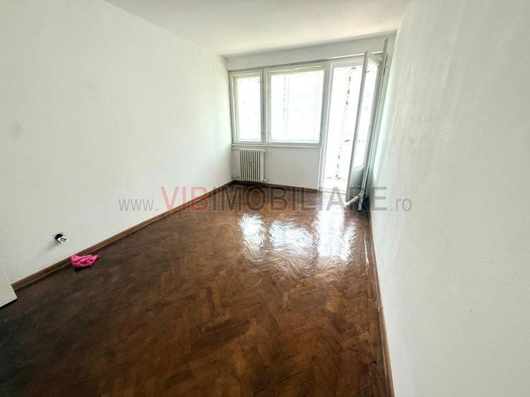 Apartament cu 3 camere semidecomandat în Lizeanu