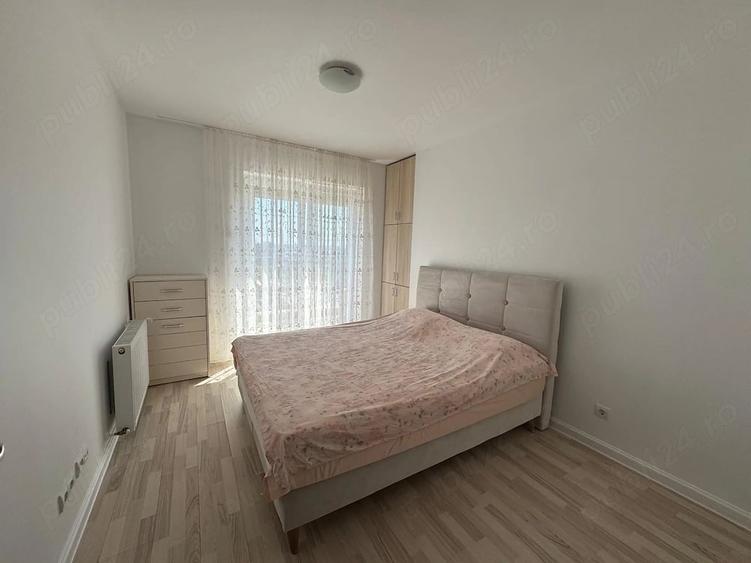 Apartament cu 3 camere semidecomandat în Titan
