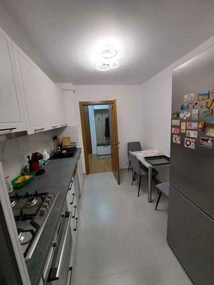 Apartament cu 3 camere decomandat, mobilat în Crângași