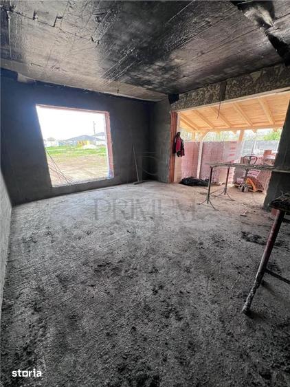 Casă cu 3 camere cu Teren 350 Mp în Ghiroda