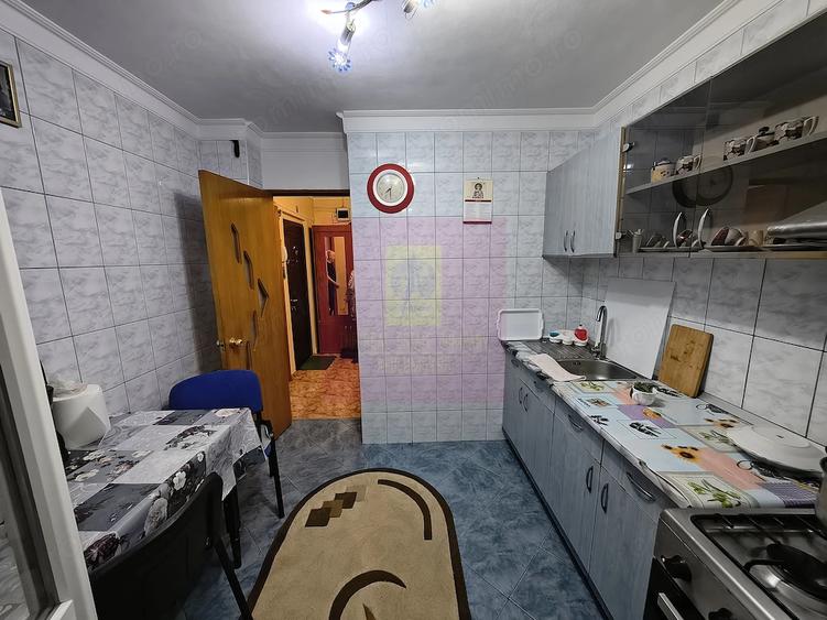 Apartament cu 3 camere decomandat, mobilat în Colentina