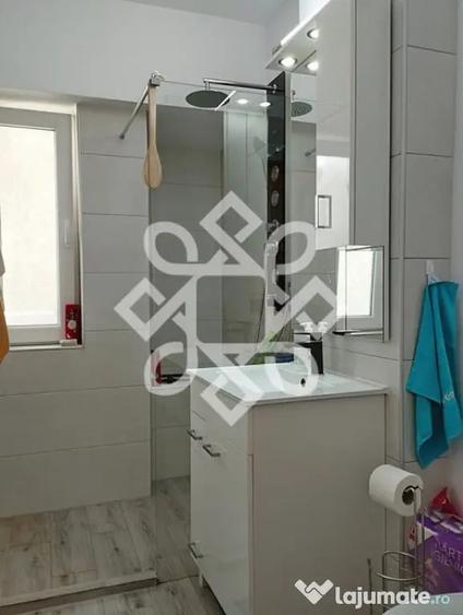 Apartament cu 3 camere semidecomandat în Rogerius
