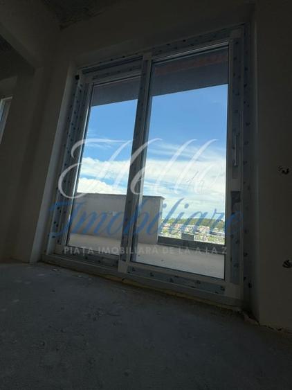 Penthouse cu 3 camere semidecomandat în Florești