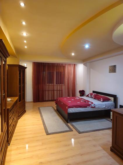 Apartament cu 3 camere decomandat în Ultracentral