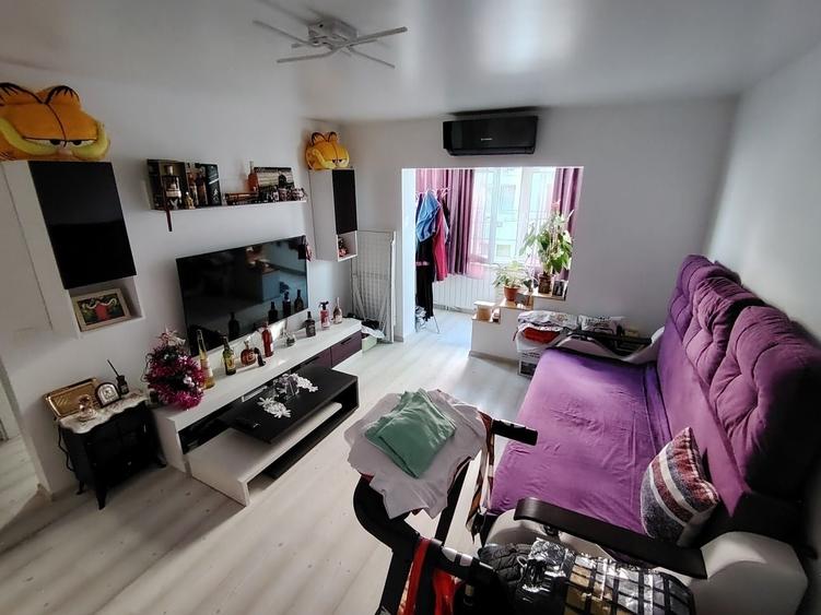 Apartament cu 3 camere semidecomandat în Central