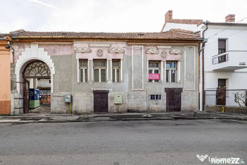 Casă cu 12 camere cu Teren 565 Mp în Ultracentral
