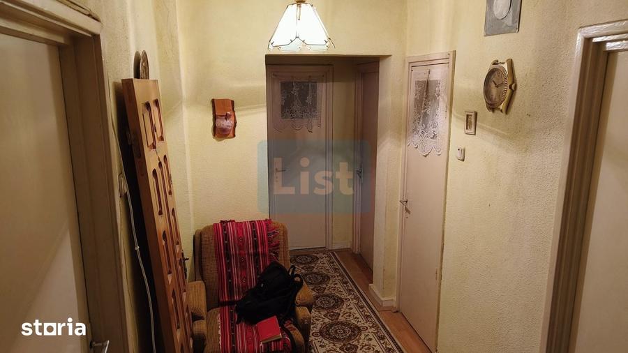 Apartament cu 4 camere decomandat în Central