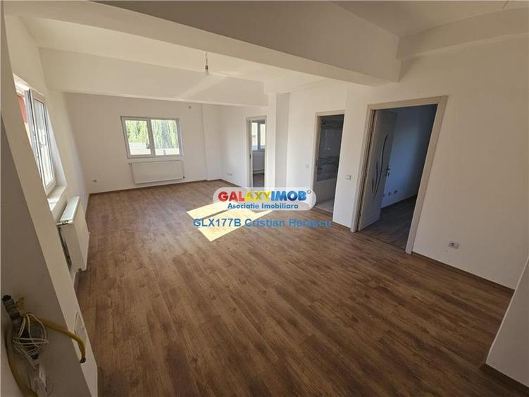 Apartament cu 3 camere semidecomandat în Sud-Vest