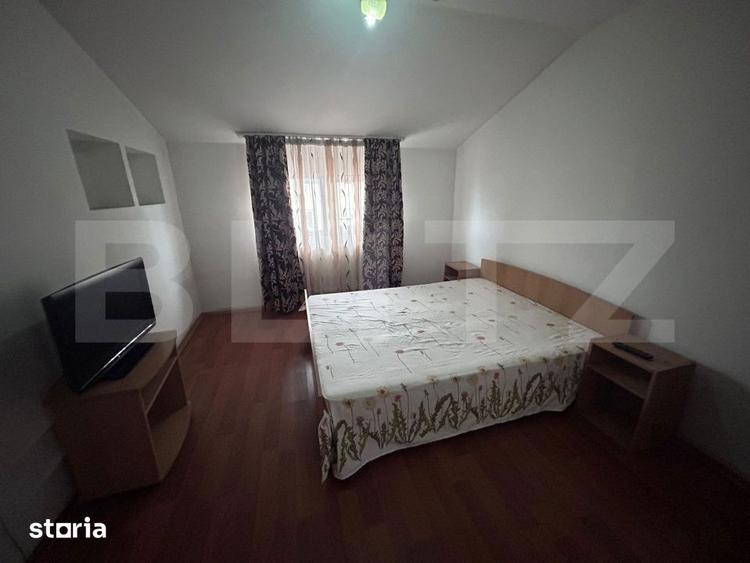 Casă cu 10 camere cu Teren 400 Mp în Romanești