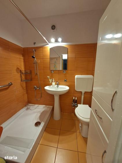 Apartament cu 3 camere semidecomandat în Drumul Taberei