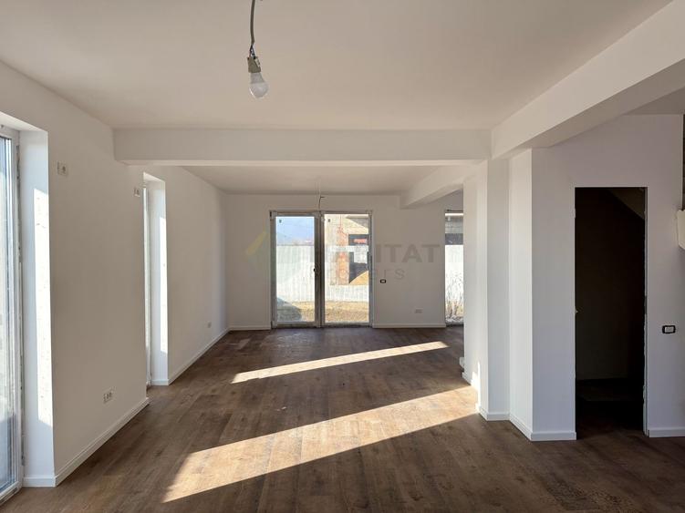 Duplex cu 4 camere cu Canalizare în Tunari
