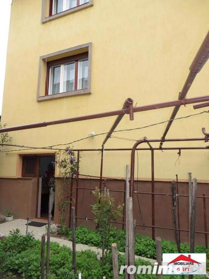 Casă cu 7 camere cu Teren 195 Mp în Semicentral