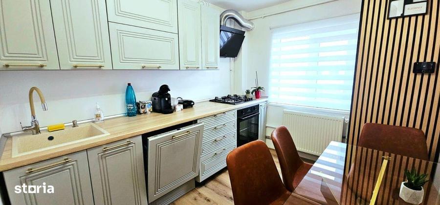 Apartament cu 4 camere în Astra