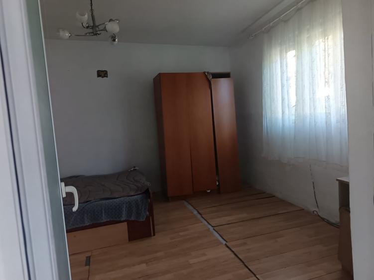 Casă individuală cu 3 camere cu Canalizare în Est