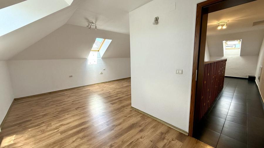 Casă individuală cu 6 camere cu Canalizare în Complex Studențesc
