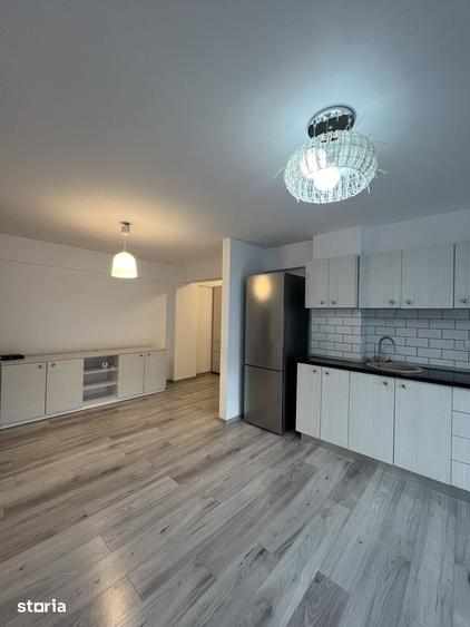 Apartament cu 3 camere decomandat în Exterior Vest