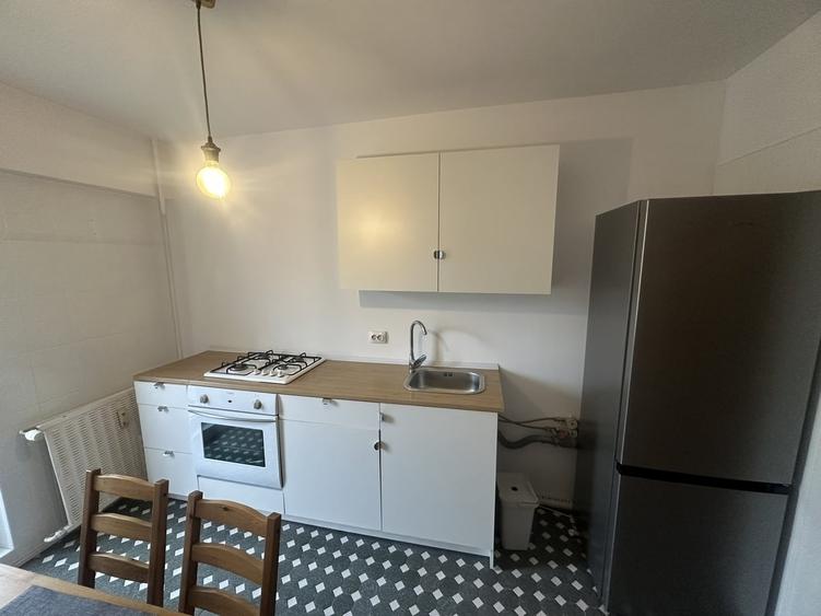 Apartament cu 3 camere semidecomandat în 13 Septembrie