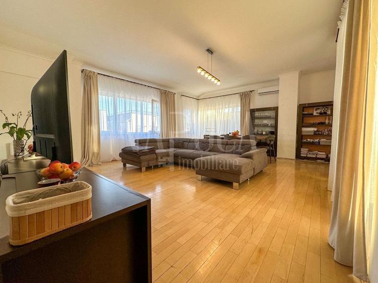 Apartament cu 4 camere semidecomandat în Mărăști