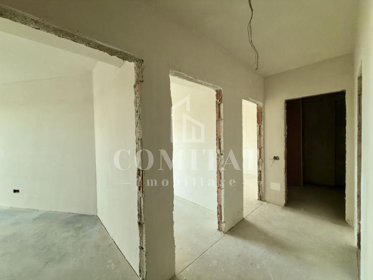 Apartament cu 4 camere semidecomandat în Zorilor