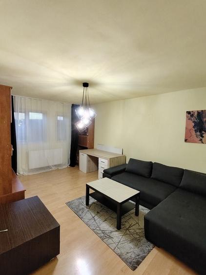 Apartament cu 3 camere decomandat în Chișoda