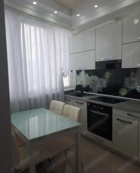 Garsonieră decomandată în Soarelui