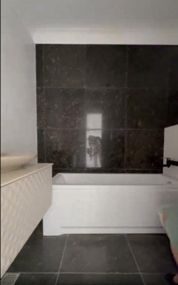 Penthouse cu 5 camere decomandat în Militari