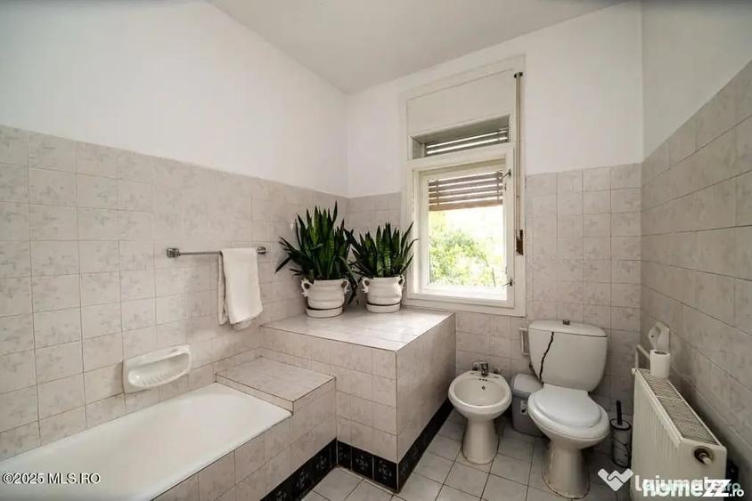Casă cu 11 camere cu Teren 535 Mp în Freidorf