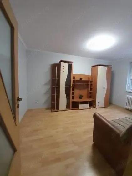 Garsonieră decomandată în Palas