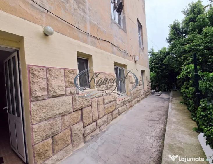 Apartament cu 3 camere semidecomandat, mobilat în Central