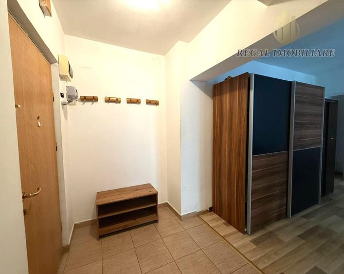 Apartament cu 2 camere semidecomandat, mobilat în Universitate