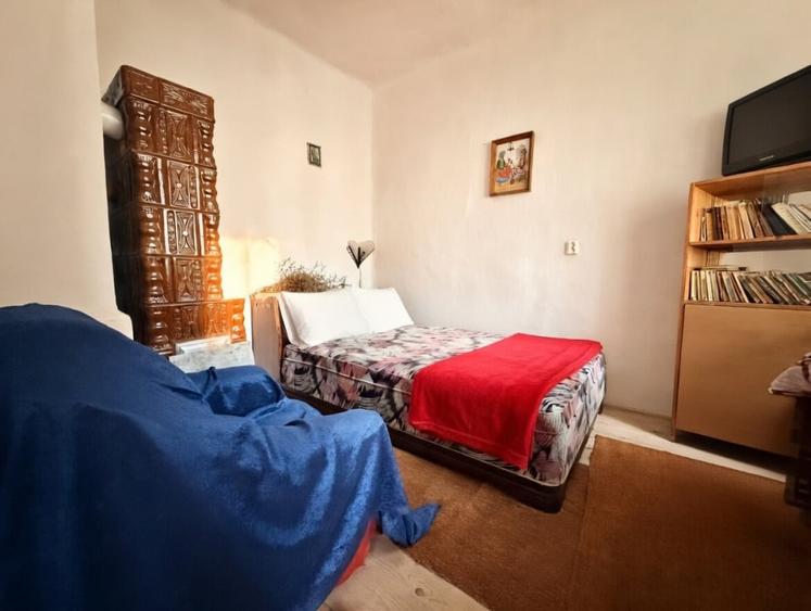 Casă cu 4 camere cu Canalizare în Cujmir