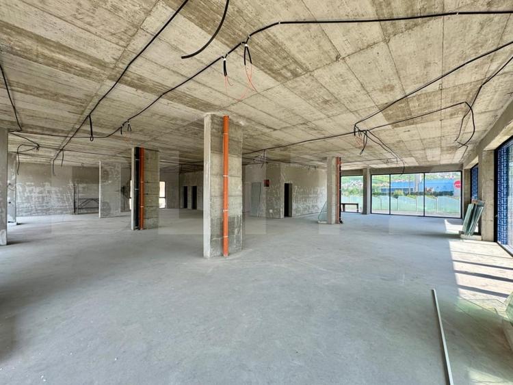 Spațiu comercial, de 1,400 mp, în Exterior Est