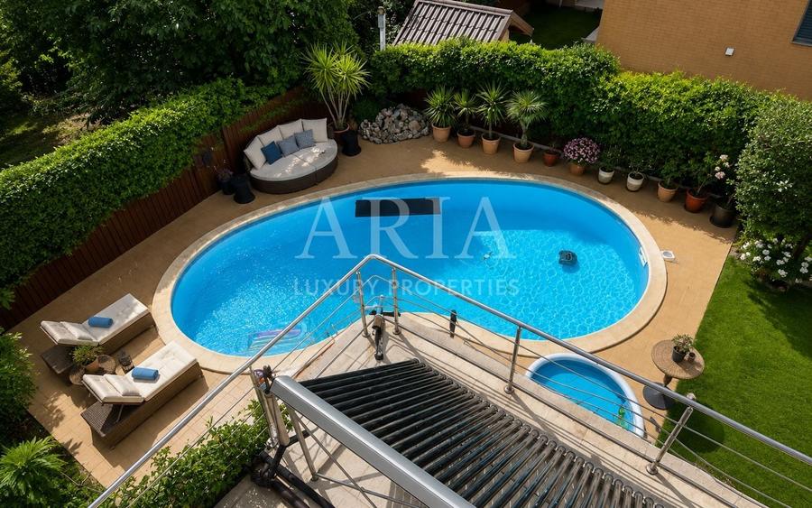 Casă individuală cu 8 camere cu Piscina în Iancu Nicolae