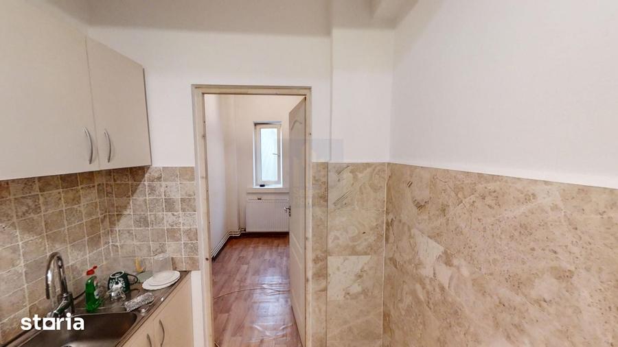 Apartament cu 3 camere semidecomandat în Brezoianu