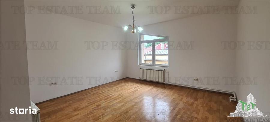 Casă cu 9 camere cu Teren 358 Mp în Grivița