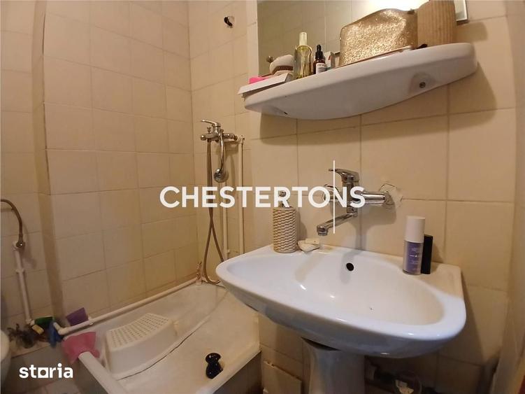 Apartament cu 4 camere semidecomandat în Berceni