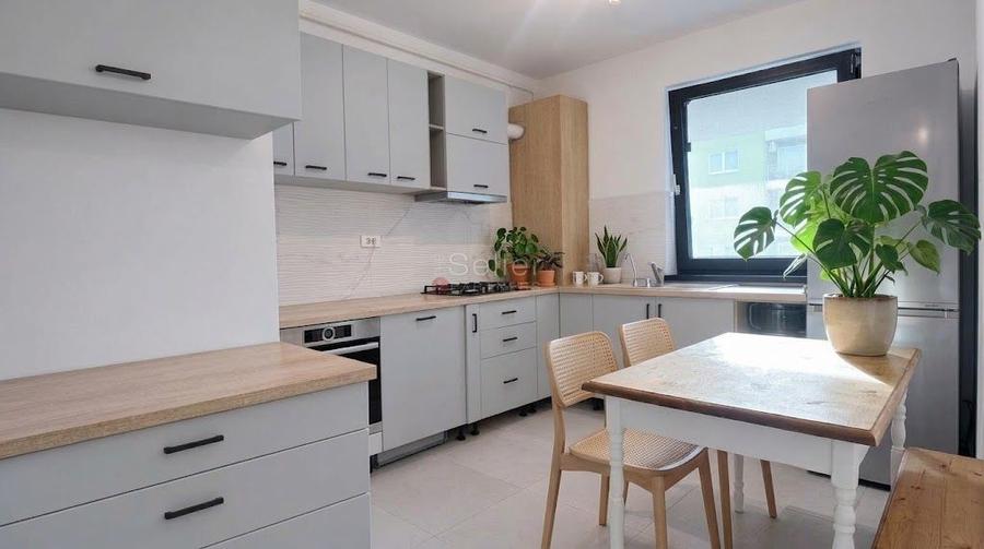 Apartament cu 2 camere decomandat, mobilat în Tractorul