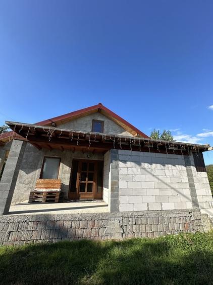 Casă cu 4 camere în Rontău