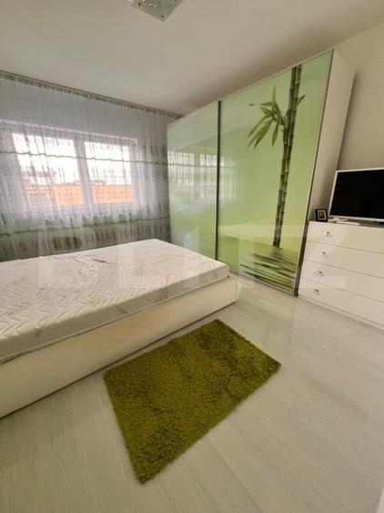 Apartament cu 4 camere decomandat, mobilat în Central