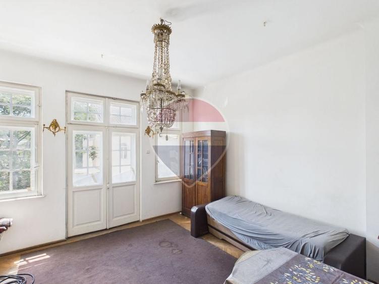 Apartament cu 3 camere semidecomandat în Foișorul de Foc